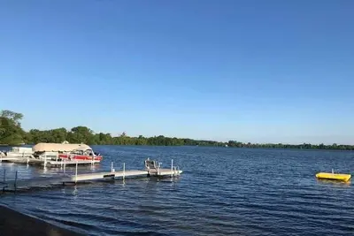 Image de Serene Waterfront Cabin on Barrett Lake – Your Peaceful Escape Awaits