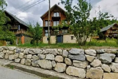 Image de Appart T3  Rdc  Avec Jardin  200 M2 Et Parking Prive Sur  Village Allos
