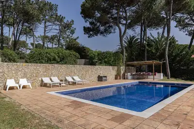 Image de Villa Natura - Traditional charm with private pool between Sintra mountains and the Atlantic sea.