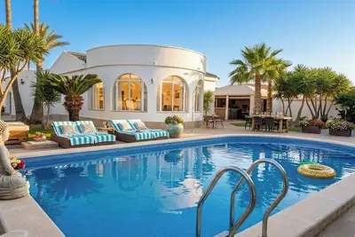 Image de Luxury 5-bedroom villa with pool in adorable El Chaparral perfect for families