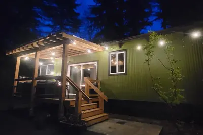 Image de Cozy Cabin | Fire Table, Spa Tub, Near Squamish