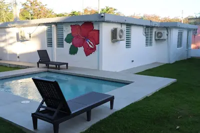 House with Private Pool & Bar