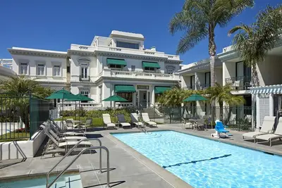 Image de Near Coronado Beach! Relaxing Unit, Onsite Heated Pool, Private Parking!