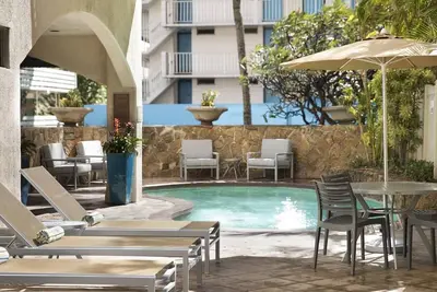 Image de 2 Units | Pool, Pets Allowed | Close to Waikiki Beach & Local Spot