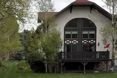 Image de Charming creekside 4-bedroom townhome in Midway welcomes you
