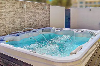 Image de Spacious Villa w/ Jacuzzi • Close to the Beach • Free WiFi