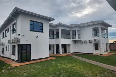 Image de Spacious 5-bedroom house in charming Harare with Ac