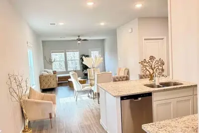 Image de Spacious 4-bedroom house in tranquil / Woodlands & Magnolia Area with Ac
