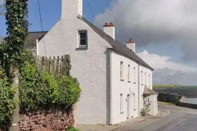 Image de Spacious Seaside Cottage in Dale, Pembrokeshire – Steps from the Beach, Sleeps 9