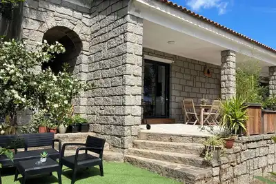 Image de Villa rénovée vue mer- Terrasse et jardin privé- Centre-ville à pied.