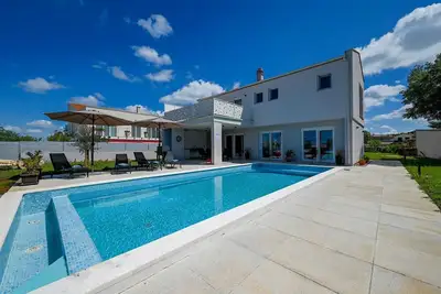 Image de Casa Ferata avec piscine