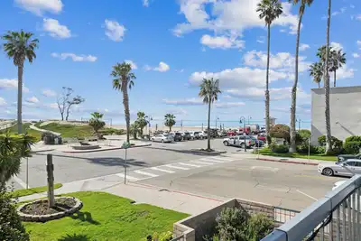 Image de Stunning Ocean View 2-bedroom condo in gorgeous Carpinteria beach town