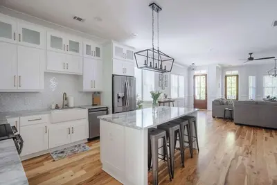 Image de Stunning Downtown 3bd-2. 5ba Home| Near Forsyth Pk