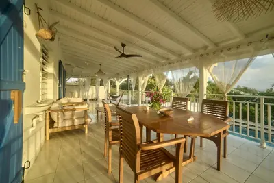 Image de Haut de Villa vue mer, 5 minutes des plages!
