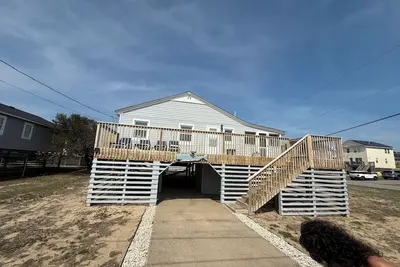 Image de Beach side 3-bed across from Wright Brothers Park, 2 blocks from beach access