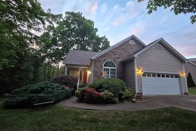 Image de Modern Lakeview Escape: 2br Golfers’ Retreat