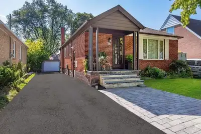 Image de Stunning Home in Toronto: Family-Friendly Neighbourhood
