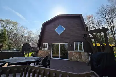 Image de Cabin Escape | Hot Tub + Loft + Sleeps 8