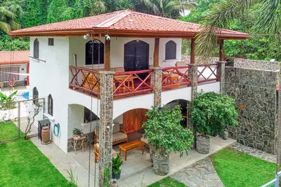 Image de Casa Mariposa, Spanish-Style Beachfront Villa in Esterillos Centro