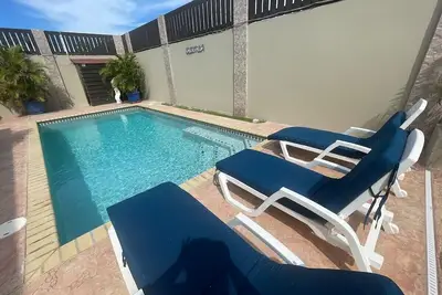 Puerta del Sol#6-Studio near airport with shared pool sleeps 4