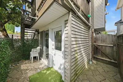 Image de Langley 2-Bedroom Retreat Modern & Relaxing