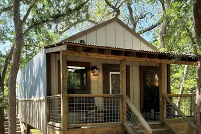 Image de Cibolo Creek Haven: Family Glamping in a Waterfront Cabin Oasis