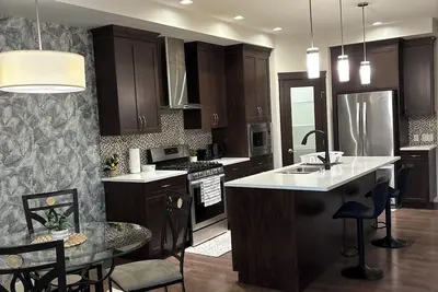 Image de 3-bedroom house in pleasant Calgary with cool Ac for relaxing stays