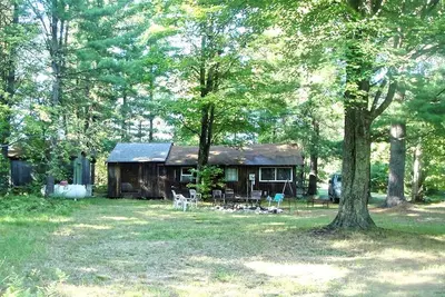 Image de Secluded Rustic Cabin Rental Inside Manistee National Forest in Brethren, Michigan
