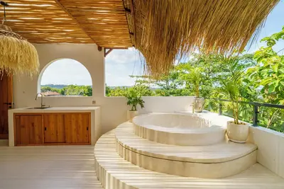 Image de Stunning 3br Villa • Rooftop Pool • 3min to Beach Balangan