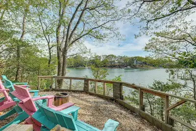 Image de 'Almost Heaven' Coan River Waterfront Home & Dock