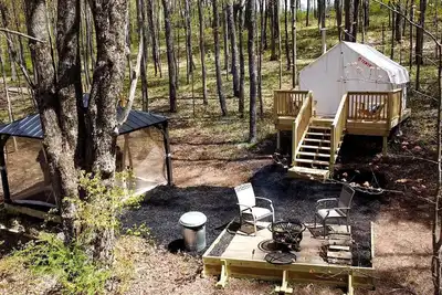 Image de Luxurious Safari Tent in Cooperstown, Ny - Perfect Glamping Spot for a Romantic Getaway