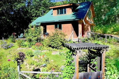Image de Cozy Lakefront Cabin Rental in the Woodlands of Empire, Michigan