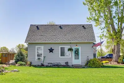 Hot Tub & Yard! Pet-Friendly Middleton Hideaway