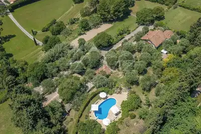 Image de Domaine familial à pied de centre ville, gare et commerces