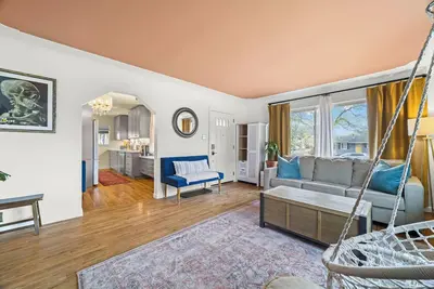 Image de Spacious Home for 7 with Bbq and Fenced Yard