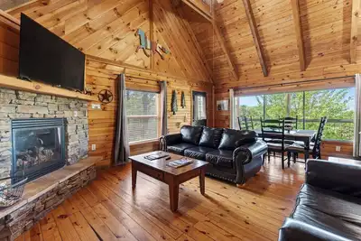 Private Hot Tub + Deck + Fire Pit + Mountain Views | Mins to Downtown