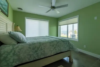 Image de Ontario Blue. Modern 3-bedroom house with Ac in charming Fair Haven.