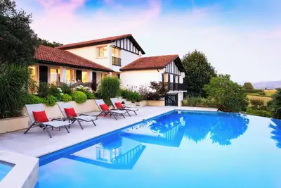 Image de Villa Souraïde with pool, games room and Basque views