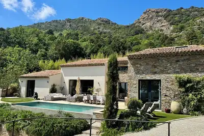 Image de Superbe villa avec piscine entre mer et montagne, Golfe de St Tropez, 6 pers