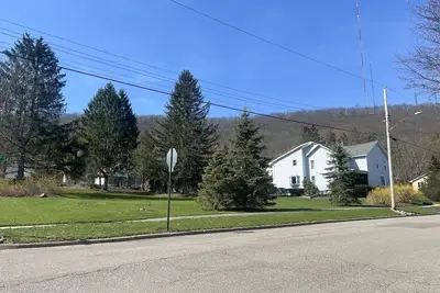 Image de Serene 3-Bedroom / 1-Bath Apartment in Corning on the Historic Southside Hill