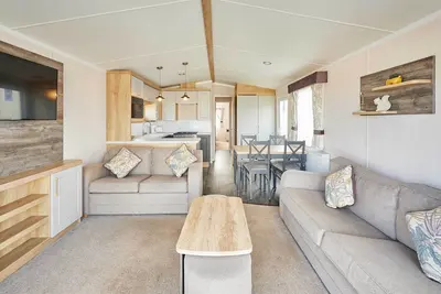 Host & Stay | Tommy's Lodge