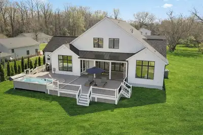 Image de Bay Dreaming | Waterfront Retreat with Swim Spa & Stunning Sunset Views