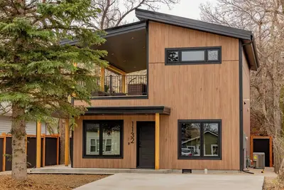 Image de The Cowboy House- New House 2 Blocks Off Main St w/Hot Tub, Mini Golf & Arcade