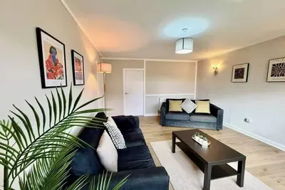 Image de Renfrew Town Centre, sleeps 6 - Pass the Keys