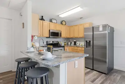 Image de New! iDeal Dream Getaway 4-Bedroom Home with Pool - Handicap accessible - Pets Allowed