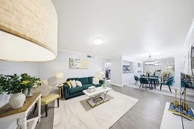 Image de Newly furnished  • 3mins to Galleria  •Uptown Houston •King & Queen
