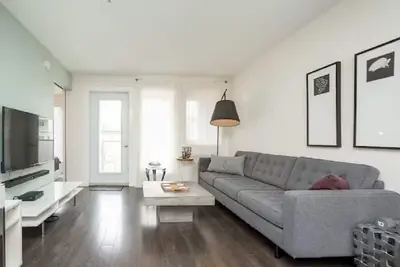 Image de Comfortable Sherbrook Condo | 2 Bed | 1 Bath |