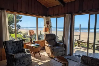 Image de Oceanfront Family Friendly Cottage, Steps From Beach With Wood-Burning Fireplace