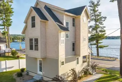 Image de Beautiful 4-bedroom house in Laconia with boat slip/dock