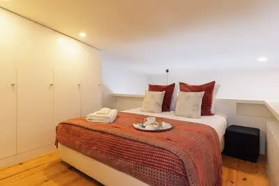 Image de Cozy House with Patio & Ac by HostWise